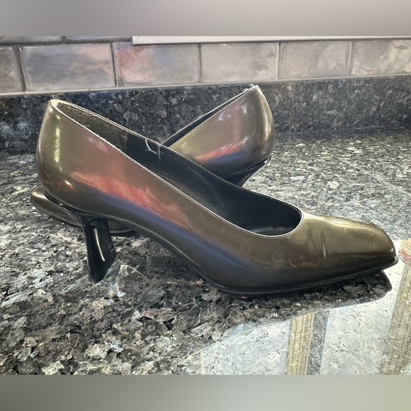 Stuart Weitzman Metallic Gold Bronze Dressy Heels Pumps Shoes Square Toe Size 8 - Picture 15 of 15